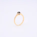 Pierścionek z żółtego złota z brylantami i szafirem – próba 585 - obrazek 2