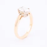 Pierścionek zaręczynowy z owalnym diamentem laboratoryjny 1,55ct - próba 585 - obrazek 2